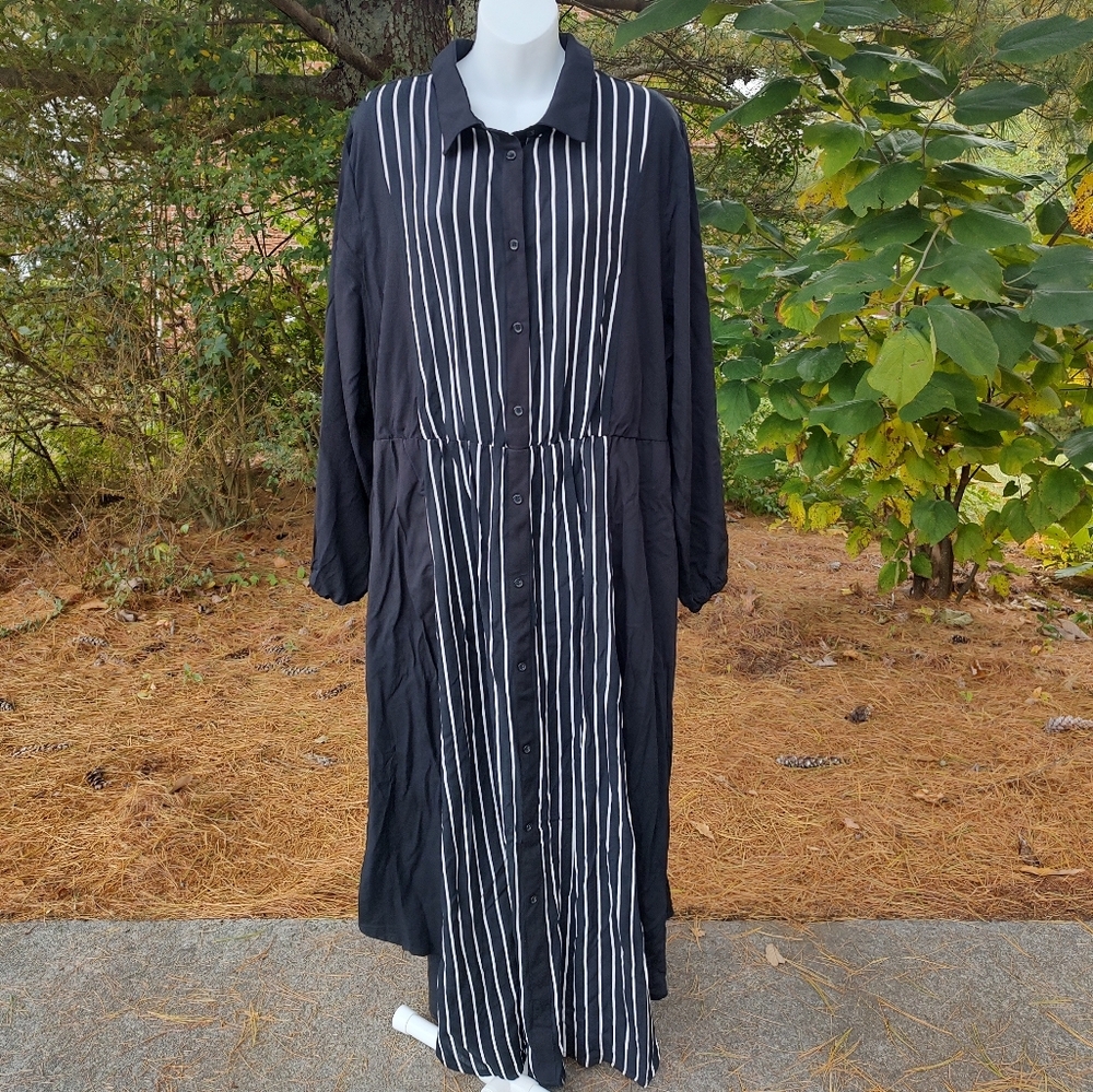 Bloomchic Women's Black and White Stipe Calf Length Dress Size 22 24 NWT